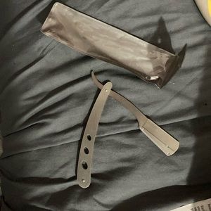 Handheld shaver for razors blades